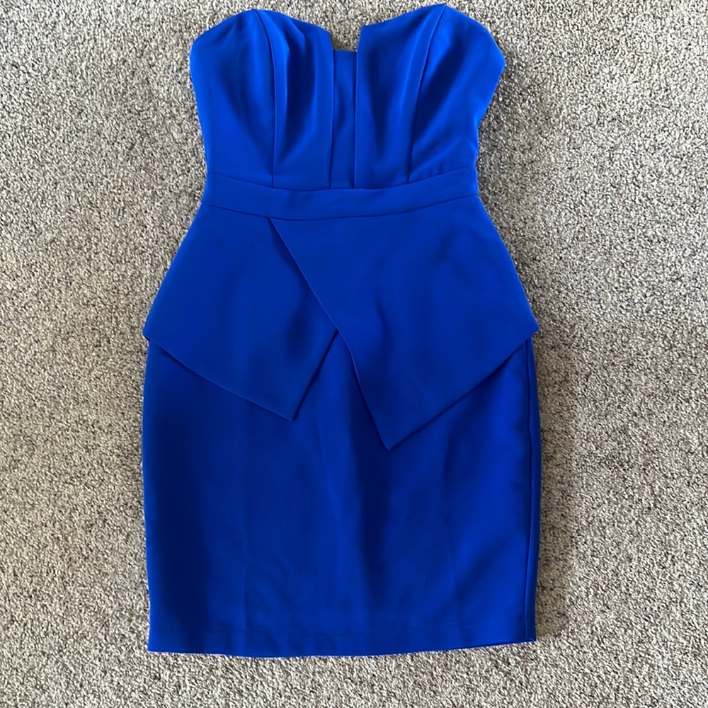 Blue strapless formal short cocktail dress.